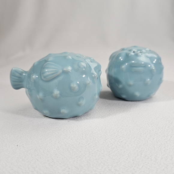 Omniware Blowfish Salt And Pepper Shakers - Picture 12 of 12